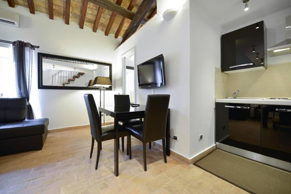 Ibernesi - Charming Apartment At The Roman Forums Esterno foto